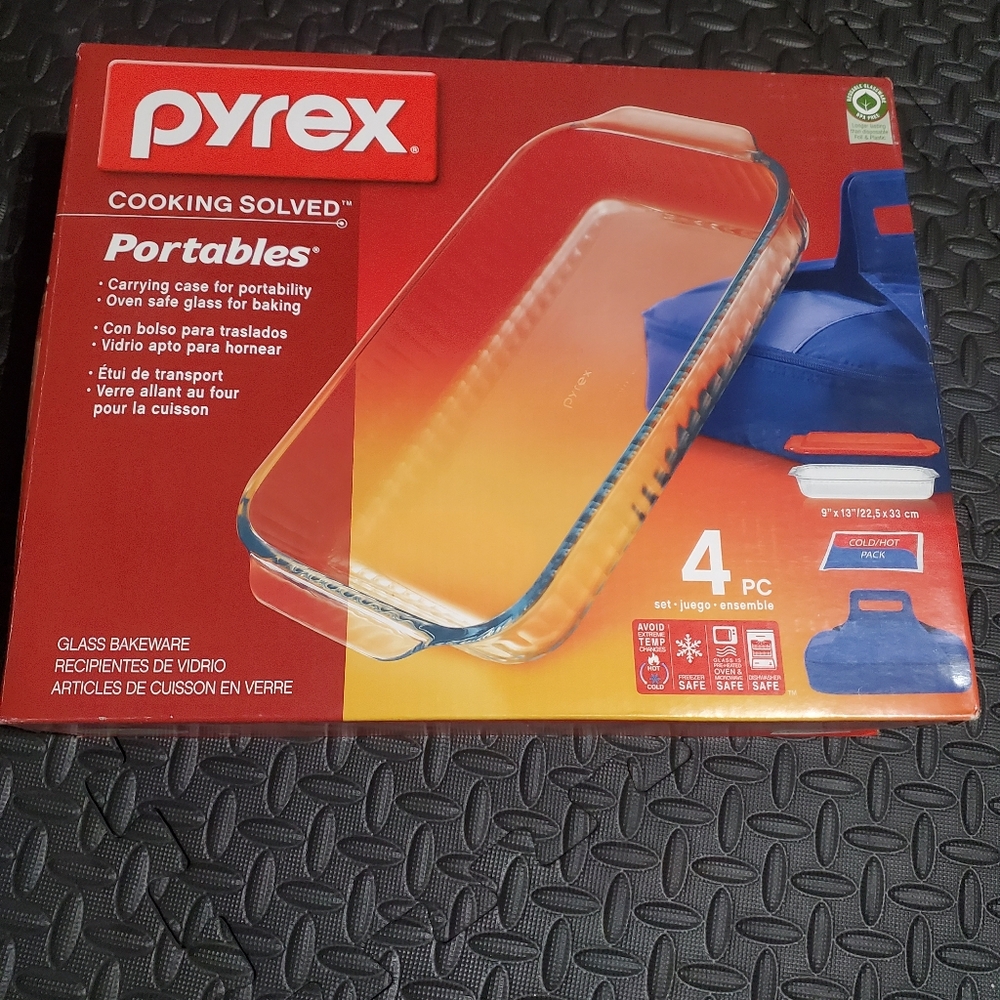 Pyrex Baking Dish With Lid And  Blue Carrying Container. New In Box!